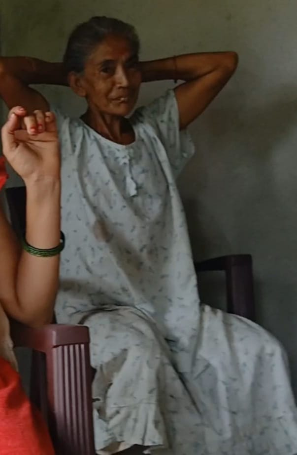 লখিমপুৰৰ চিয়াজুলিত চাঞ্চল্যকৰ ঘটনা, ঘৰৰ পৰা খোজকাঢ়ি দীৰ্ঘা পথাৰলৈ ওলাই যোৱা এগৰাকী মহিলা মাত্ৰ চাৰি কিঃমিঃ দূৰত্বৰ ব্যৱধানত কালিৰে পৰা সন্ধানহীন হৈ আছে।