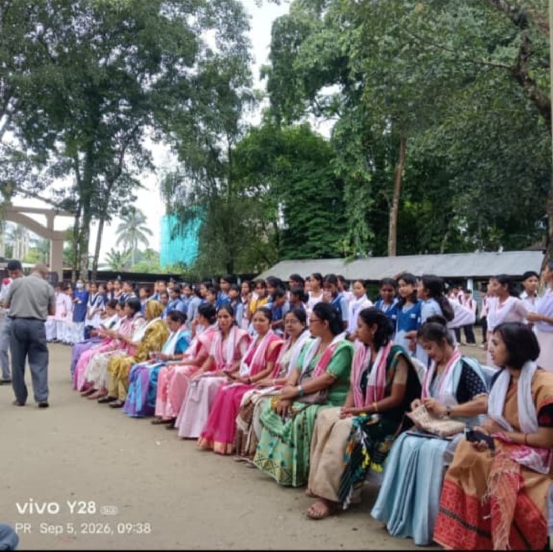লালুক উচ্চতৰ মাধ্যমিক বিদ্যালয়ত উলহ-মালহেৰে শিক্ষক দিৱস উদযাপন