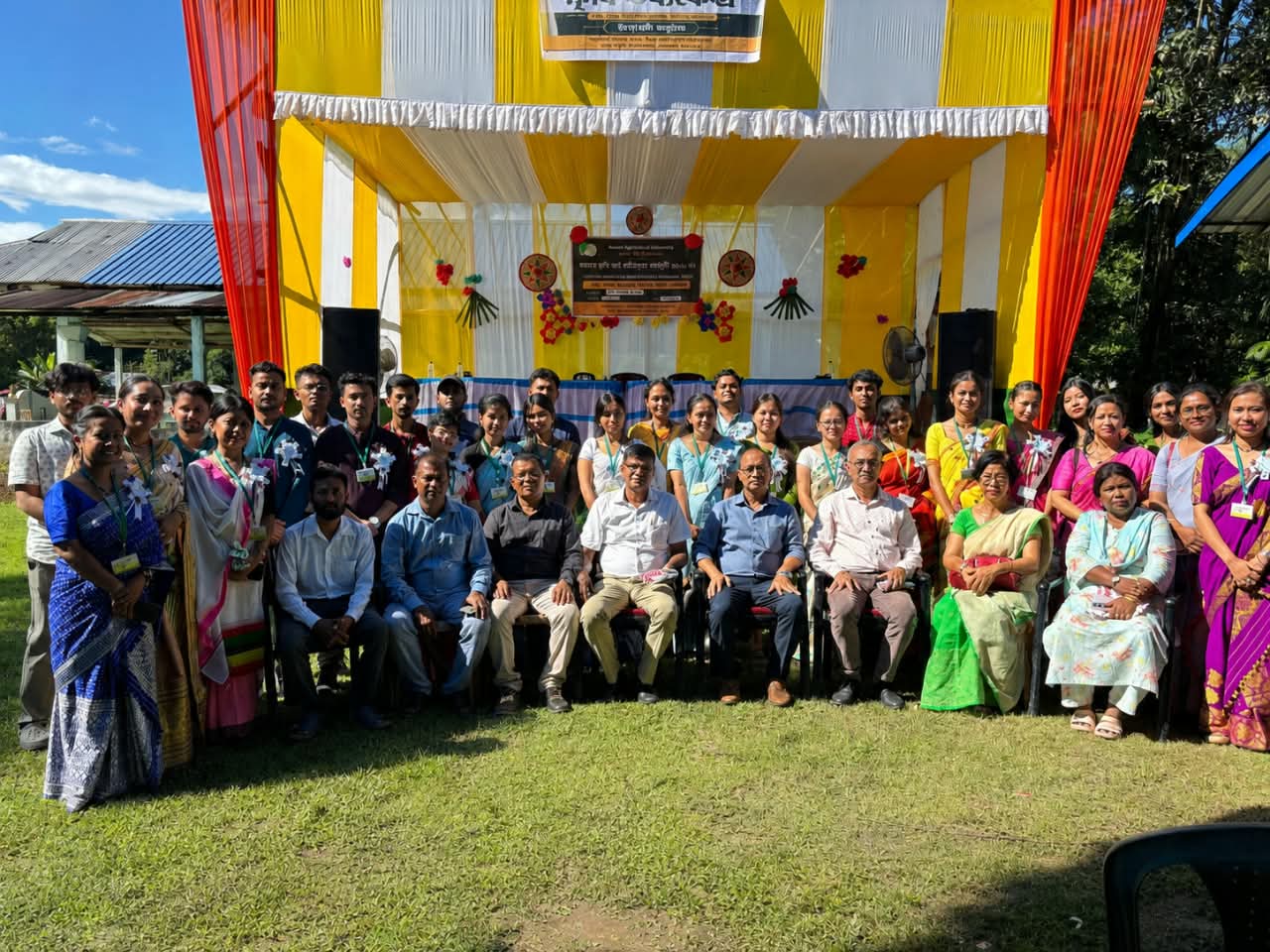 অসম কৃষি বিশ্ববিদ্যালয়ৰ গ্ৰাম্য কৃষি কৰ্ম অভিজ্ঞতা কাৰ্যসূচী ২০২৬ – ২৭, লখিমপুৰৰ ৩নং কাটৰি চাপৰিত কৃষি তথ্য কেন্দ্ৰ মুকলি।