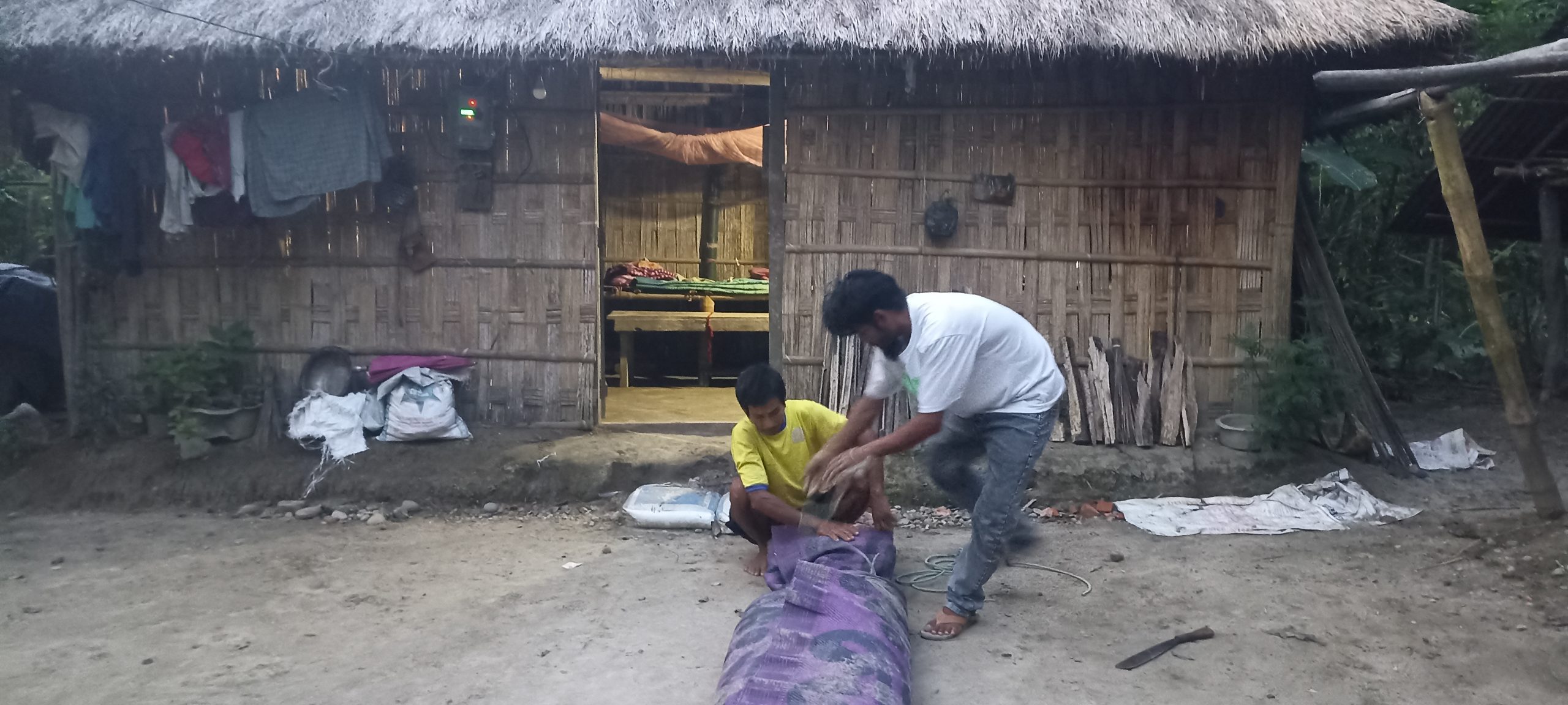 লখিমপুৰৰ চিয়াজুলিত এজন লোকৰ আত্মহত্যা।