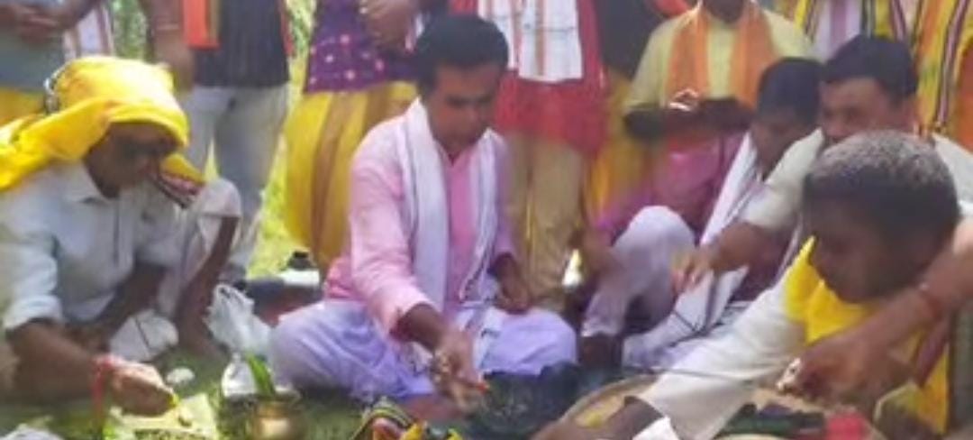 বগপৰা চাহ বাগিচাত দুদিনীয়াকৈ নুৱা-খাই পৰৱৰ আয়োজন, মাদলৰ ছন্দত মুখৰিত লাইখুঁটা পুতা অনুষ্ঠান