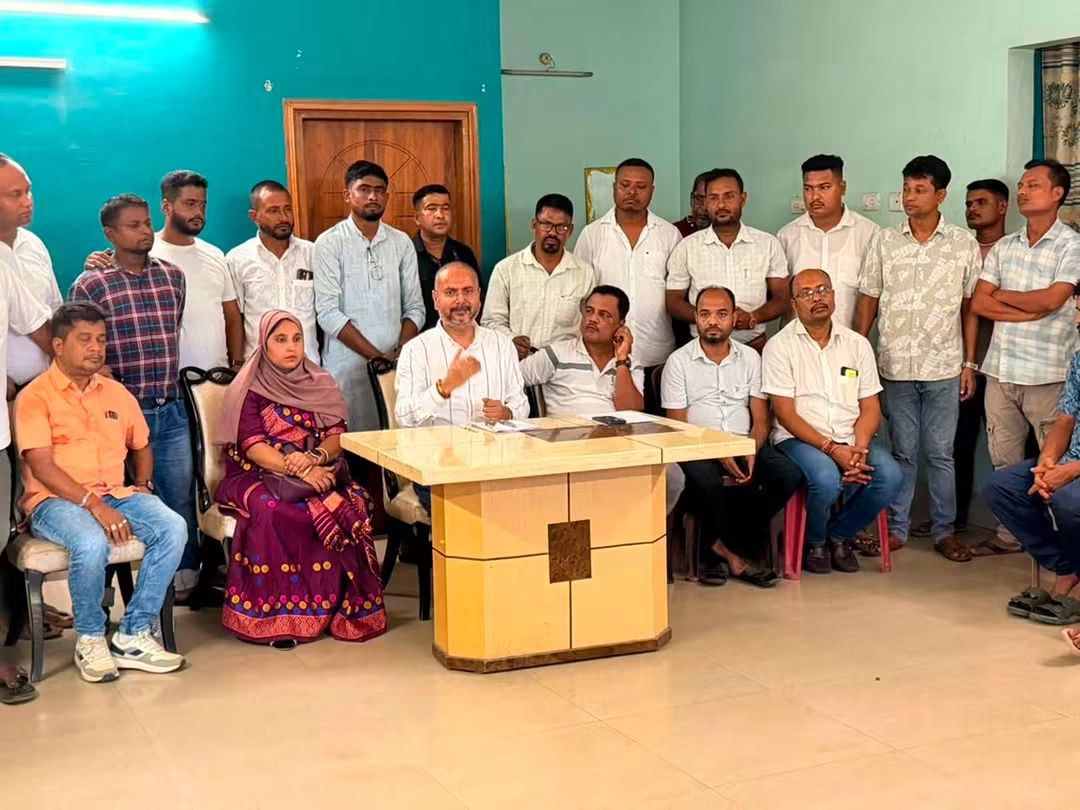 আগন্তুক নগাঁও লোকসভা উপ-নিৰ্বাচনৰ পৰিপ্ৰেক্ষিতত আজি চামগুৰি বিধানসভা সমষ্টিৰ অন্তৰ্গত চামগুৰি মণ্ডলৰ চামগুৰিস্থিত পৰিদৰ্শন বাংলোত অনুষ্ঠিত এখন গুৰুত্বপূৰ্ণ সভাত অংশগ্ৰহণ কৰোঁ।
