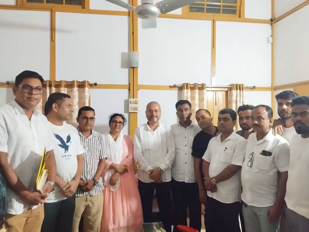 আগন্তুক নগাঁও লোকসভা উপ-নিৰ্বাচনৰ পৰিপ্ৰেক্ষিতত আজি ৰূপহী সমষ্টিৰ অন্তৰ্গত জুৰীয়া ব্লকত ৰূপহী সুতিৰপাৰ গাঁও পঞ্চায়ত, সুতিৰপাৰ বৰালিমাৰি গাঁও পঞ্চায়ত, মেলাকাটিং আৰু হাতীজুজুৱা গাঁও পঞ্চায়তৰ সদস্যসকলৰ সৈতে কিছু গুৰুত্বপূৰ্ণ আলোচনা কৰোঁ। উক্ত সভাত উপ-নিৰ্বাচনক কেন্দ্ৰ কৰি তৃণমূল পৰ্যায়ত দলীয় সাংগঠনিক স্থিতি অধিক শক্তিশালী কৰাৰ লগতে ভোটাৰ ৰাইজৰ সৈতে সুসম্পৰ্ক গঢ়ি তোলাৰ ওপৰত বিশেষ গুৰুত্ব আৰোপ কৰা হয়।