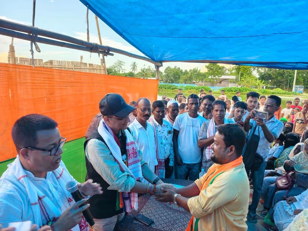 আজি ৰূপহী সমষ্টিৰ অন্তৰ্গত গদাইমাৰী পঞ্চায়তত আজি আমাৰ বিজেপি দলৰ প্ৰাৰ্থী দেৱাশীষ শৰ্মা উপস্থিত হৈ নিৰ্বাচনী প্ৰচাৰ চলাই ।