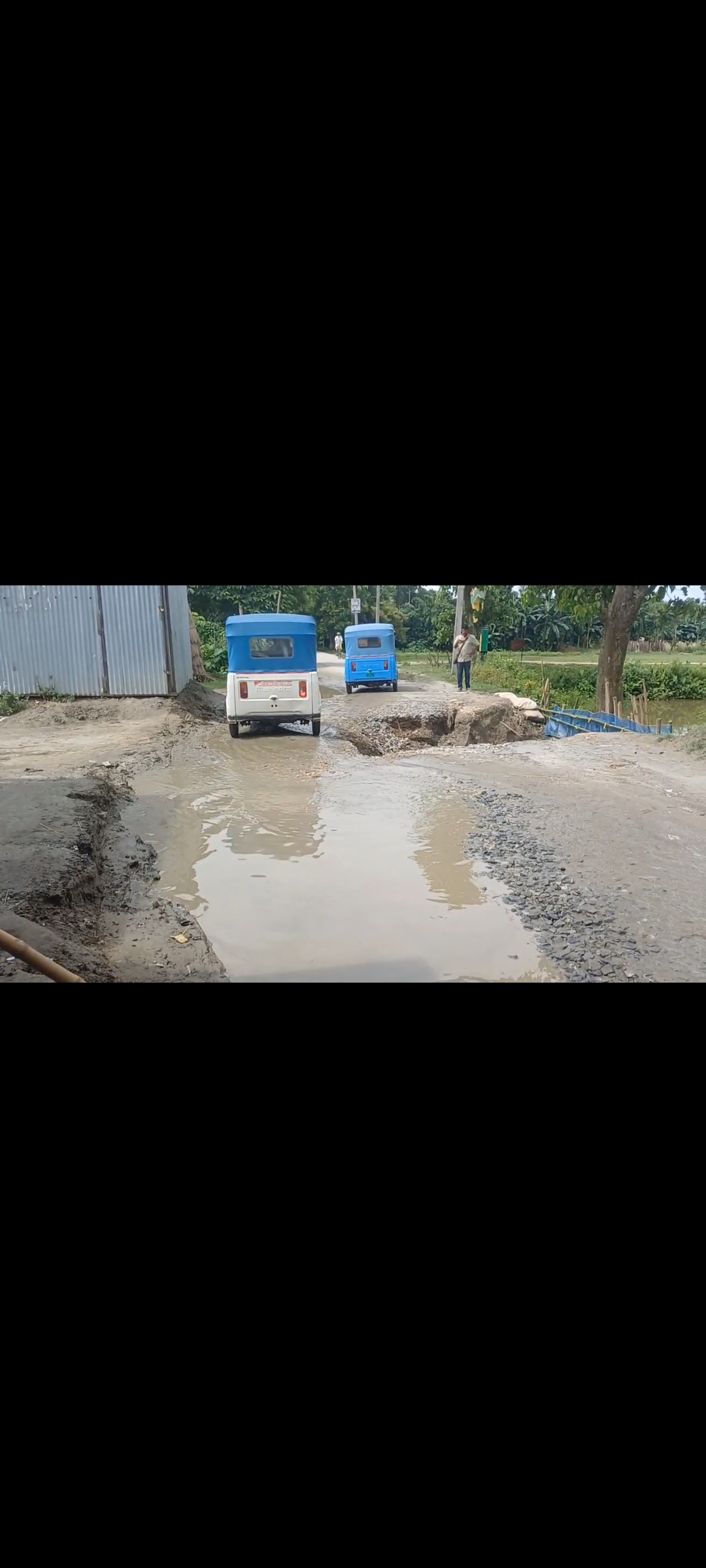 গড়কাপ্তানি পথৰ জৰাজীৰ্ণ দৃশ্যই উদঙাইছে উন্নয়নৰ ঢাক ঢোল বজোৱা বিজেপি চৰকাৰৰ কামৰ নমুনা ।